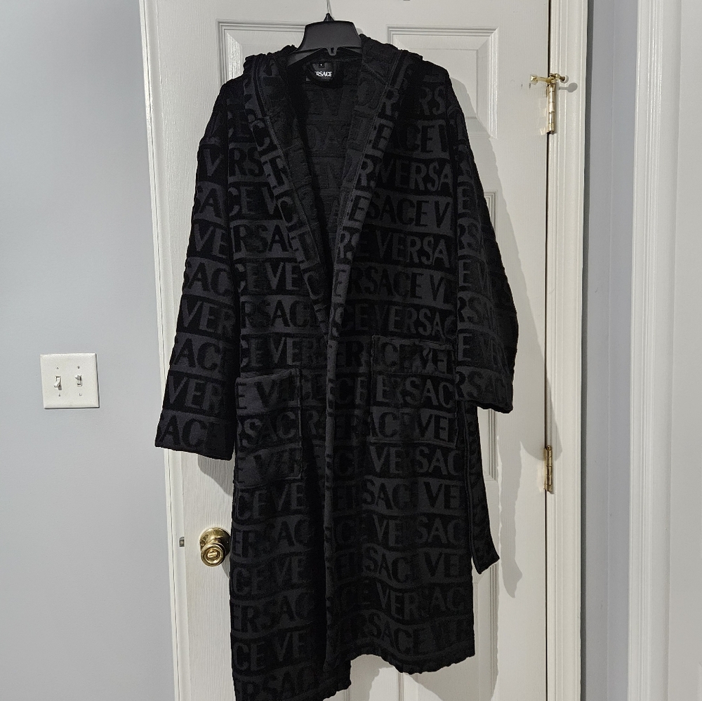 ⏰️Huge Sale: Black Versace Hooded Robe - Large - Picture 7 of 8